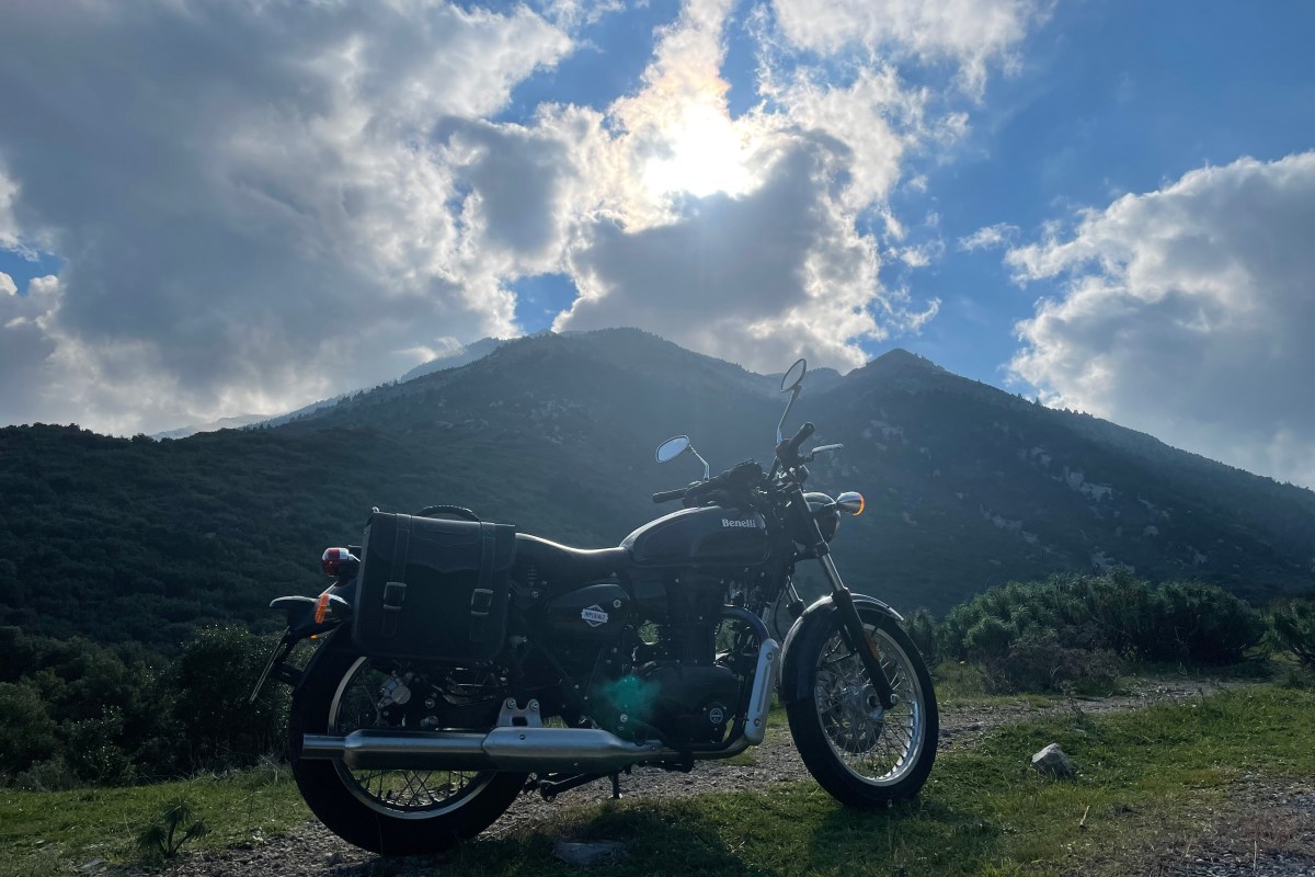 Μια παγωμένη βόλτα στην Αρβανίτσα και το Κυριάκι με το Benelli Imperiale